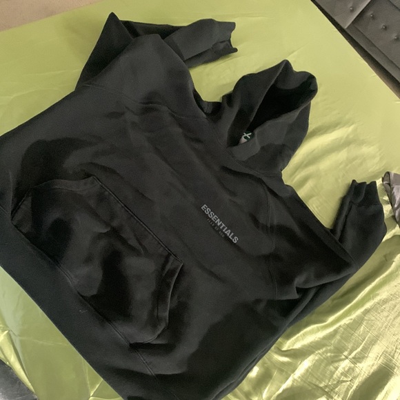 I’m selling my Essential sweatsuit hard to find in stores wear 3x - Picture 2 of 3